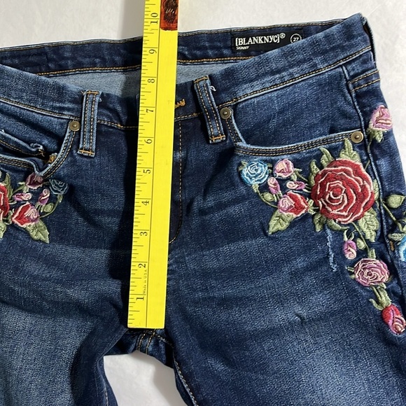 BLANKNYC Floral Embroidered Skinny Jeans size 27 - Picture 9 of 11